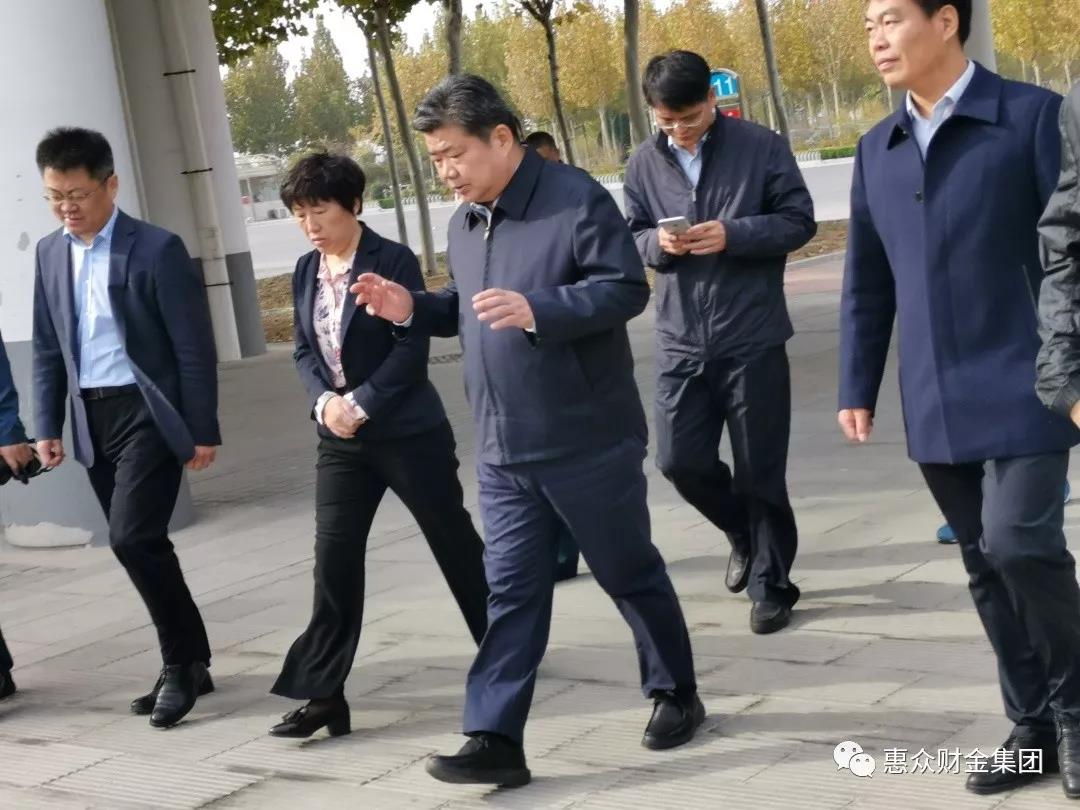 市委常委、統(tǒng)戰(zhàn)部部長李家良到濱州市火車站督導(dǎo)創(chuàng)城工作(圖1)