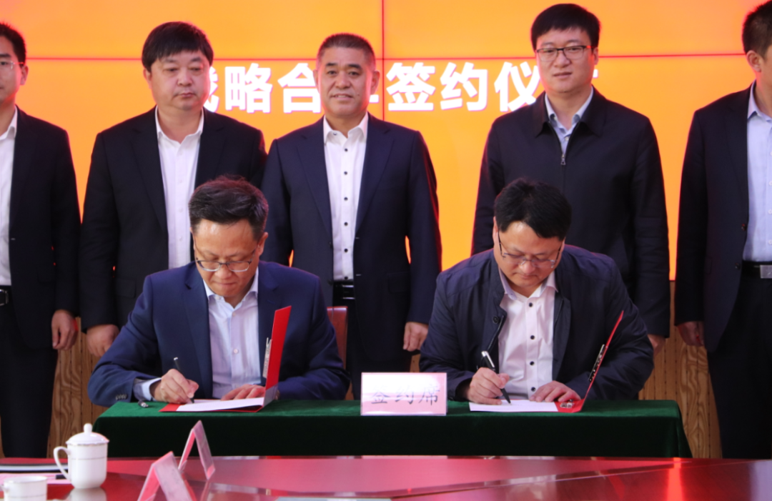 惠眾財(cái)金集團(tuán)與中建八局戰(zhàn)略合作協(xié)議簽約儀式(圖1)