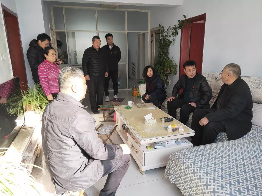 深入社區(qū)“雙報(bào)到” 走訪慰問(wèn)暖人心(圖2)