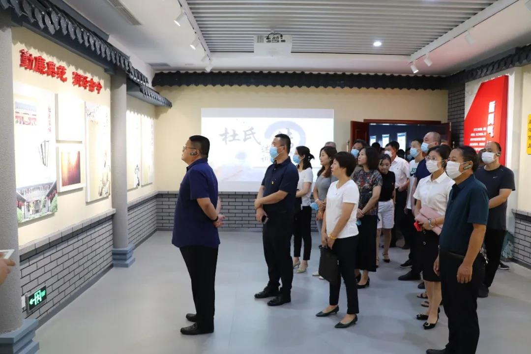 中共濱州市惠眾財金投資集團有限公司委員會 組織參觀濱城區(qū)廉政警示教育基地(圖1) 中共濱州市惠眾財金投資集團有限公司委員會 組織參觀濱城區(qū)廉政警示教育基地(圖1)