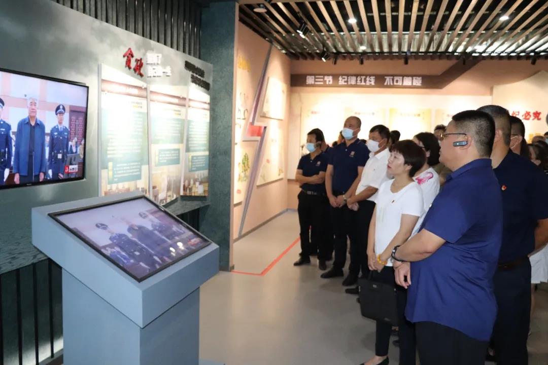 中共濱州市惠眾財金投資集團有限公司委員會 組織參觀濱城區(qū)廉政警示教育基地(圖2) 中共濱州市惠眾財金投資集團有限公司委員會 組織參觀濱城區(qū)廉政警示教育基地(圖2)