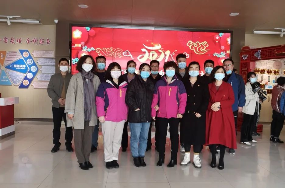 “喜迎元宵猜燈謎 地名文化進社區(qū)”雙報到活動(圖1) “喜迎元宵猜燈謎 地名文化進社區(qū)”雙報到活動(圖1)