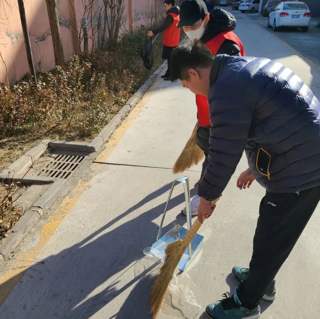 學(xué)雷鋒 樹(shù)新風(fēng)丨惠眾財(cái)金集團(tuán)開(kāi)展“文明城市 你我同行”志愿服務(wù)活動(dòng)(圖9)