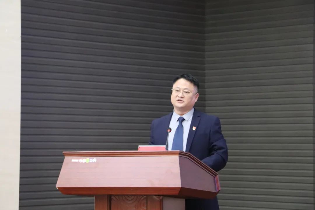 解放思想 真抓實干丨惠眾財金召開“建設(shè)更高水平富強濱州中心城區(qū)，惠眾怎么干”解放思想大討論動員大會(圖6)