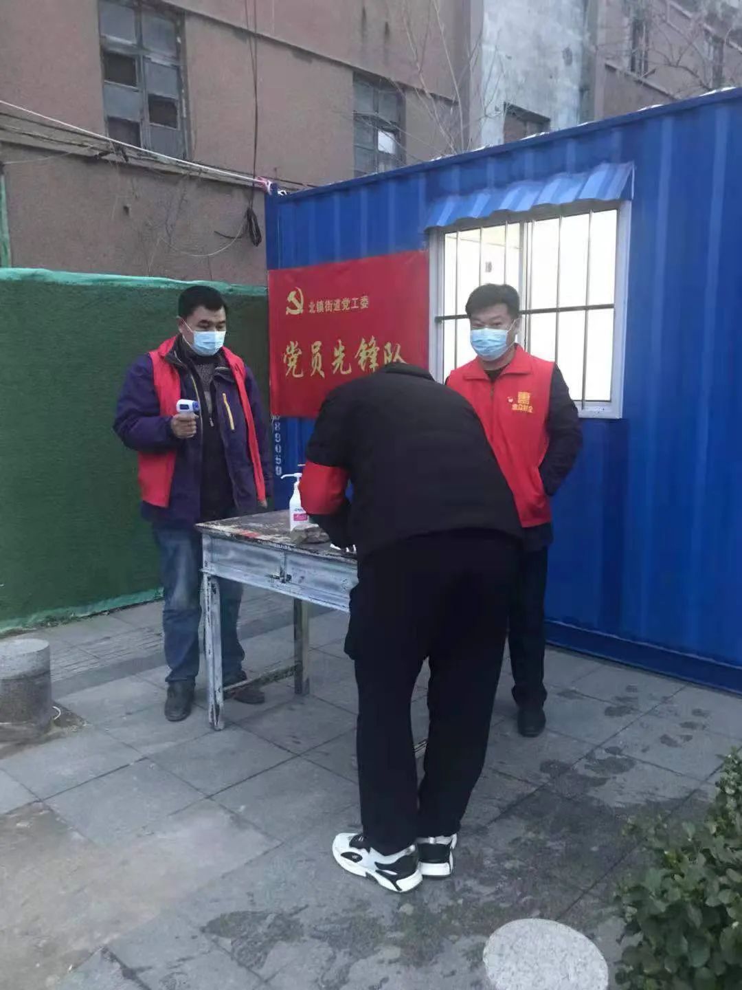 共筑堡壘 共克時艱丨惠眾財金集團(tuán)一線抗“疫”勇?lián)?dāng)(圖5)