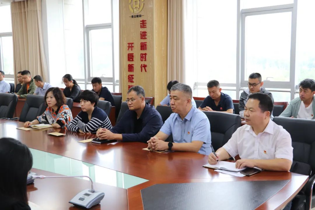 在知愛建丨惠眾財金集團組織開展“在知愛建·奉獻黨心”主題黨日捐款活動(圖2) 在知愛建丨惠眾財金集團組織開展“在知愛建·奉獻黨心”主題黨日捐款活動(圖2)