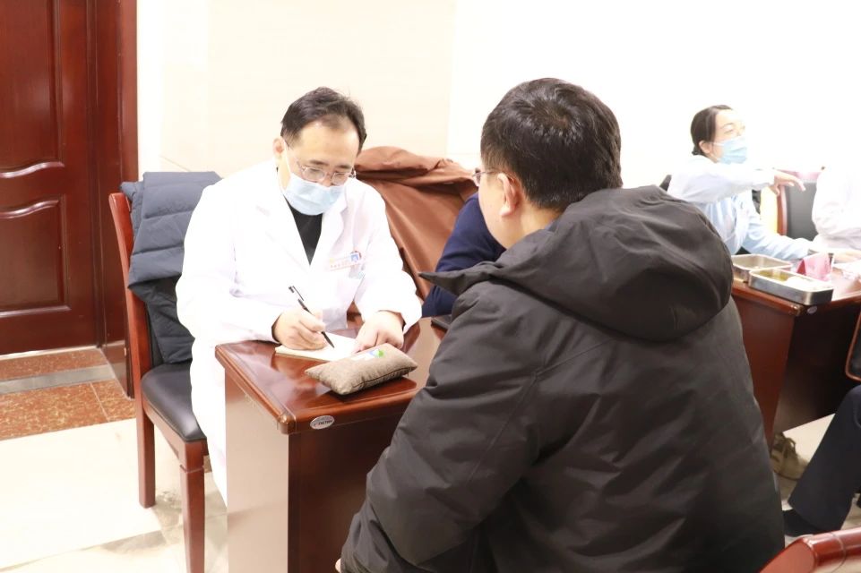 惠眾財金集團組織開展“溫情工會 健康相伴”中醫(yī)特色診療活動惠眾財金集團組織開展“溫情工會 健康相伴”中醫(yī)特色診療活動(圖4) 惠眾財金集團組織開展“溫情工會 健康相伴”中醫(yī)特色診療活動惠眾財金集團組織開展“溫情工會 健康相伴”中醫(yī)特色診療活動(圖4)